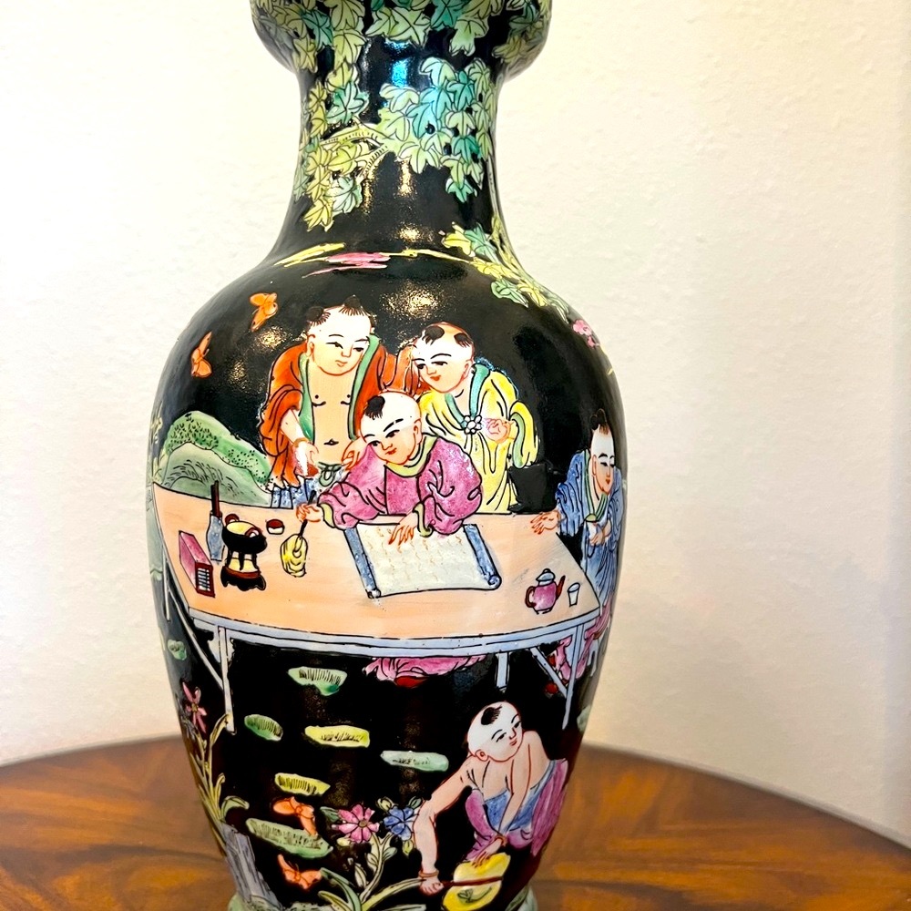 Vintage Famille Noir Asian Porcelain Hand Painted Decorative Vase - Picture 4 of 8